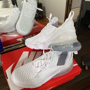 NIKE AIR MAX 270